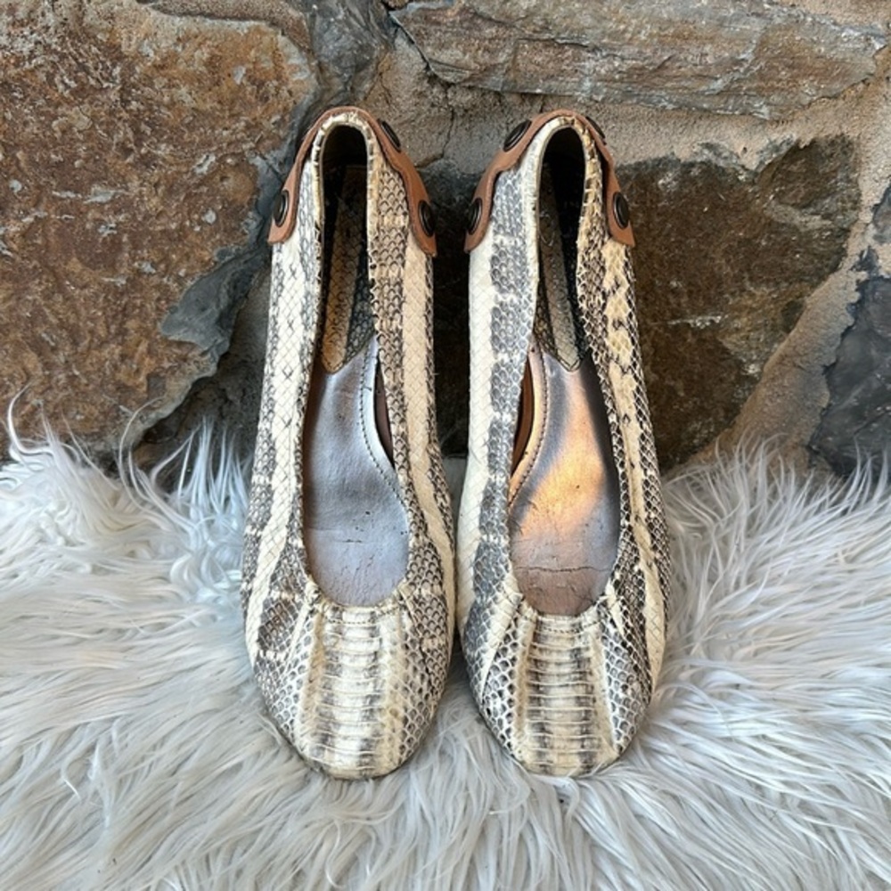 B. Makowsky Women’s “BM Rose” Snakeskin Ivory/Tan Flats size 8.5M